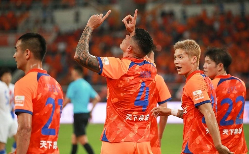 包含上港连胜气势如虹，外援发挥带动全队攻势的词条