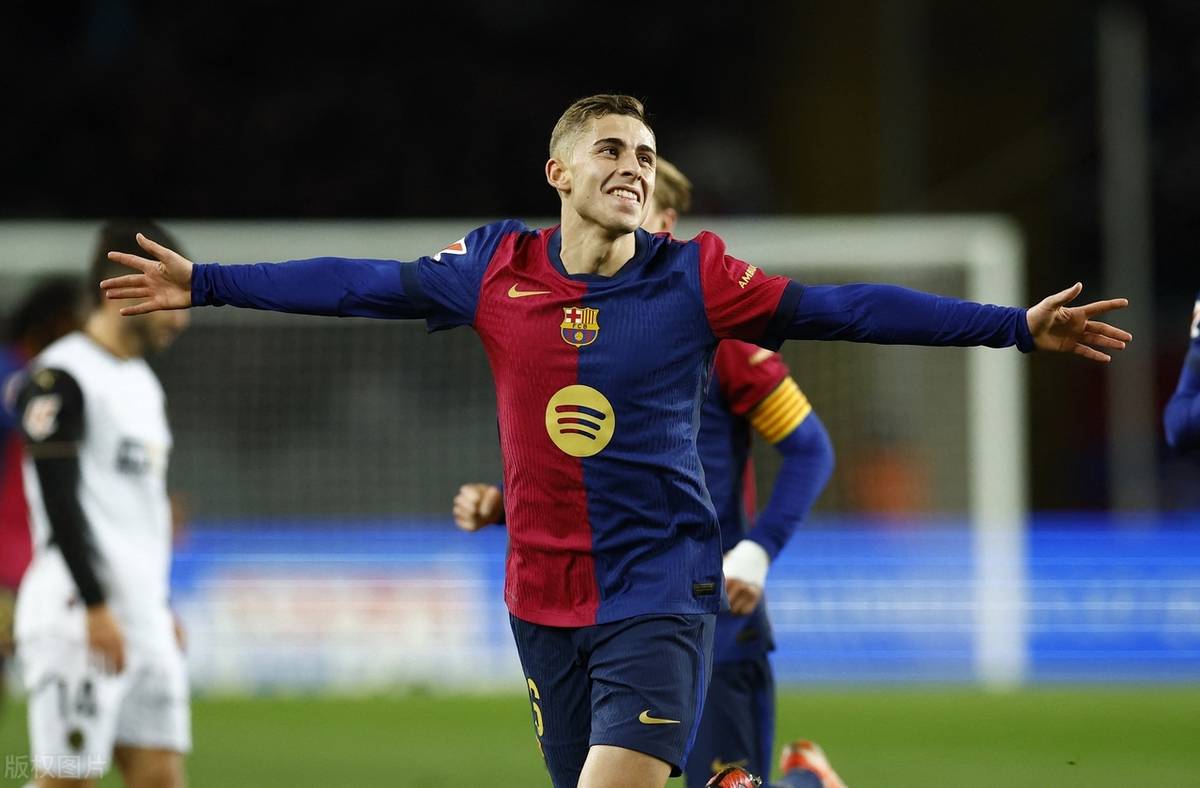 瓦伦西亚门将表现出色，力保球门不失