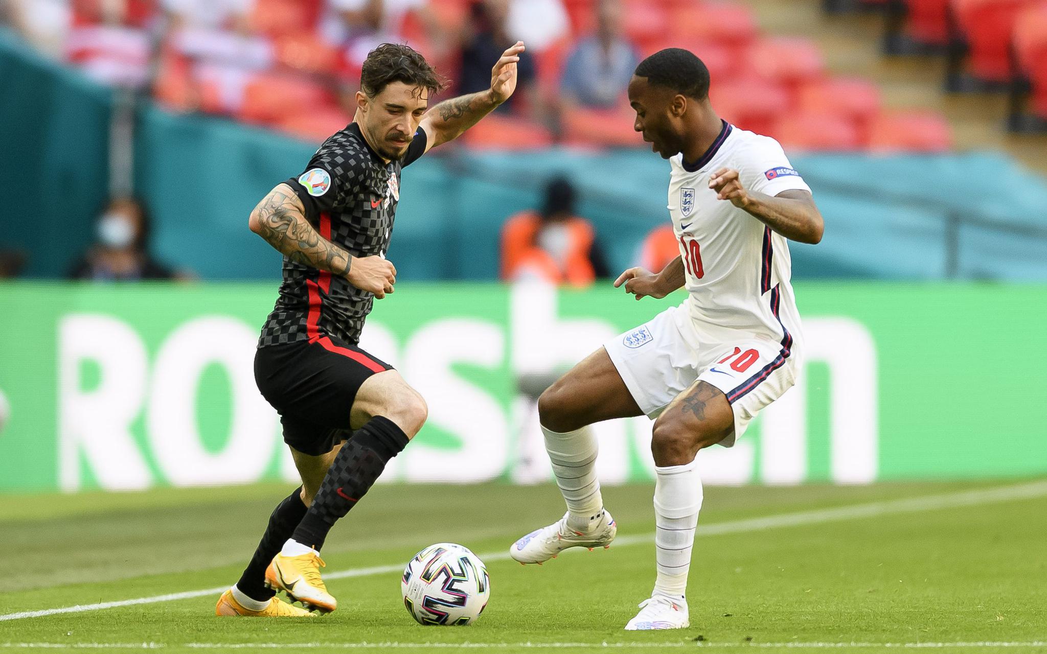 关于荷兰-击败奥地利，小组赛三连胜的信息