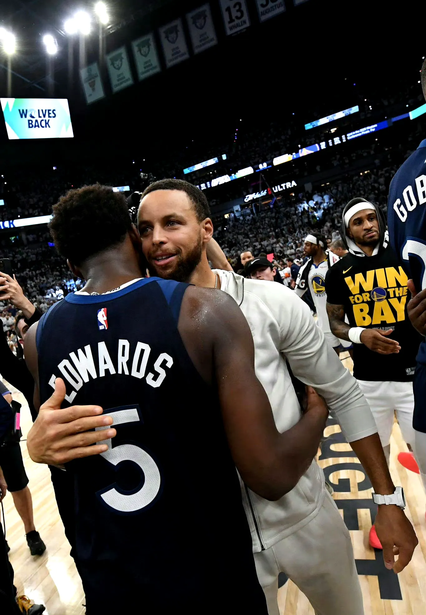 勇士队射中致胜,逆转黄蜂队获胜的简单介绍 勇士队射中致胜,逆转黄蜂队获胜的简单介绍